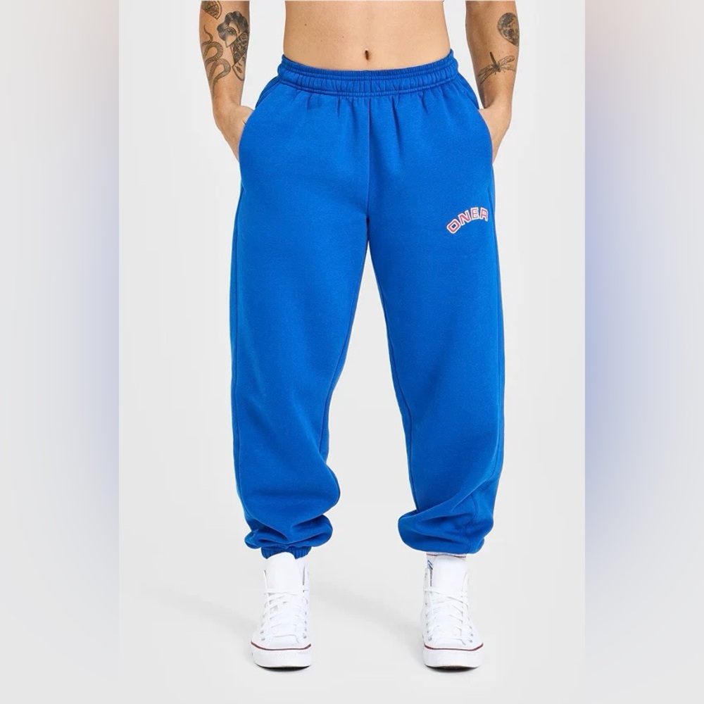 ONER ACTIVE OASIS BLUE X KELLY MATTHEWS Foundations Jogger With Graphic